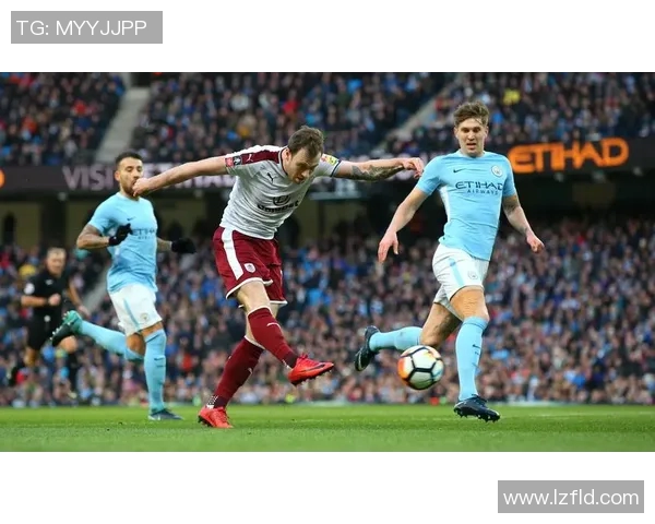 足球明星卡牌斯通斯的传奇之路与球场背后的故事探索